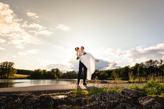 Moment intime entre les mariés — photographe Guebwiller