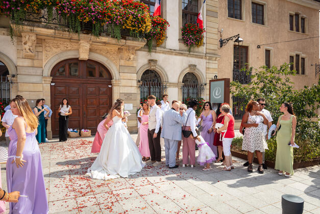 Lancer de confettis — sortie de cérémonie