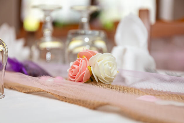 Décoration de table mariage — centre de table fleuri